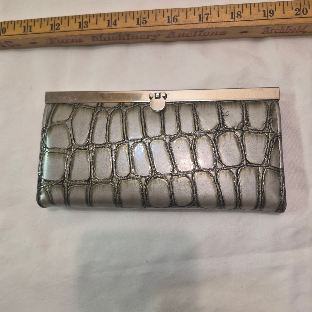 Silver Faux Crocodile Embossed Kiss Lock Clutch Wallet Organizer